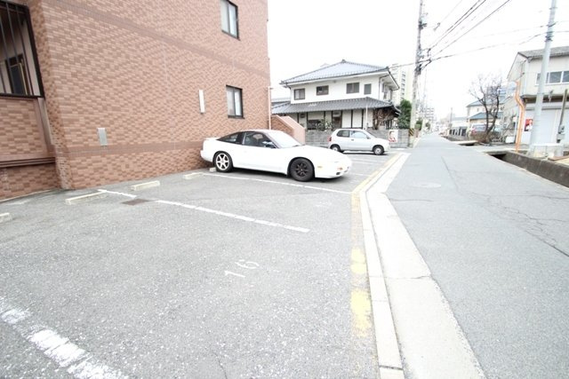 シャルマン財官Ⅲの駐車場