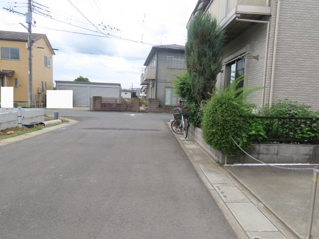 鶴ヶ島市下新田売地の前面道路含む現地写真