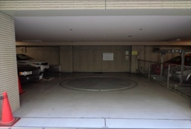 中央区日本橋堀留町２丁目の賃貸マンションの駐車場