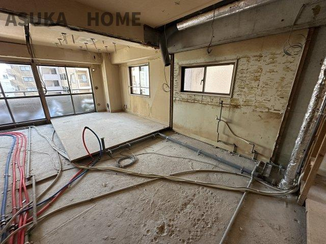 ライオンズマンション平沼橋第2のキッチン|キッチンは窓付きの明るいキッチンとなります。換気もばっちりです。