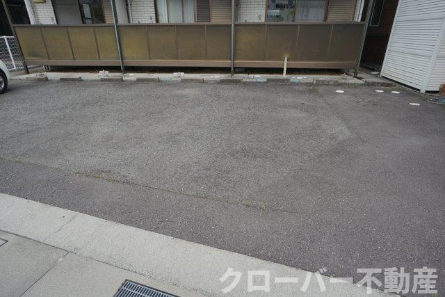 コーラルハウスの駐車場