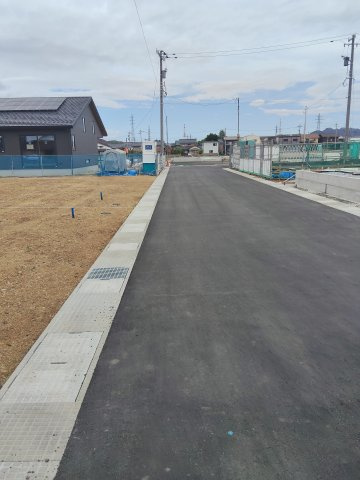 越前市稲寄町　分譲地1-13の前面道路含む現地写真