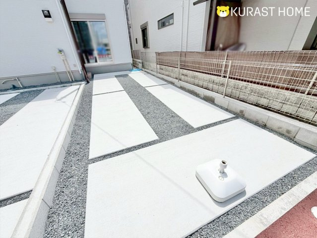 京都市伏見区羽束師鴨川町　新築戸建の駐車場