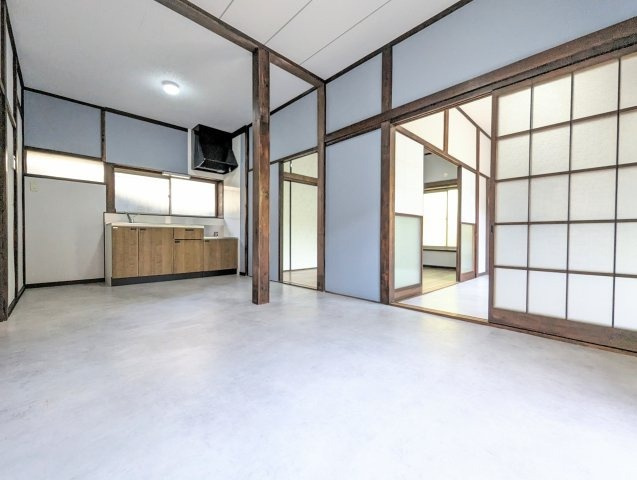 武1丁目戸建の居間・リビング|使いやすいリビングです