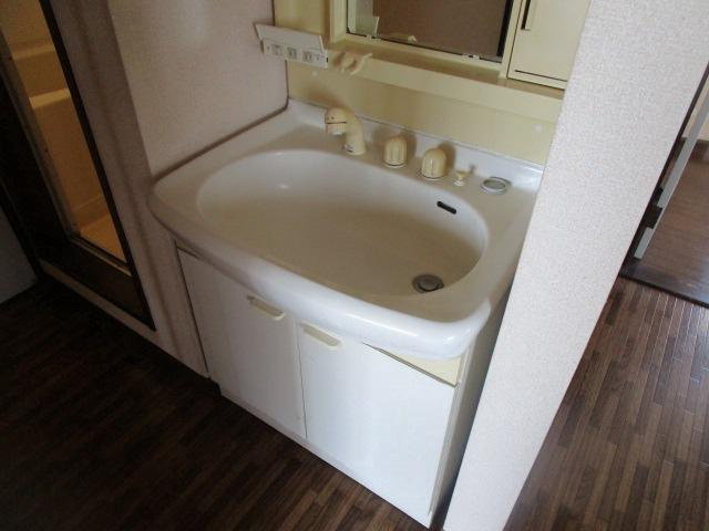 ルミエール二番館の洗面所|使いやすい洗面所です