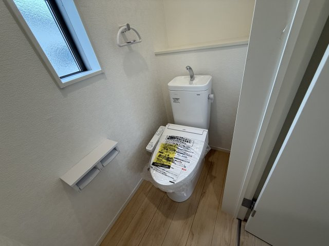 クレイドルガーデン前橋市川原町第４　３号棟の独立洗面台|シャワー水栓付き洗面台で朝の身支度もバッチリです！
洗面台には収納スペースもあり洗面室もすっきり片付きますよ！