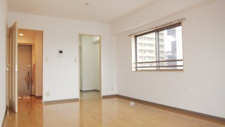 エリューディ船橋本町の居間・リビング|キッチン部分独立しています