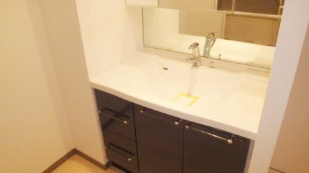 エリューディ船橋本町の洗面所|独立洗面台付いています