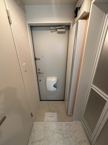 ユナイト追浜モンセラートの杜の玄関|明るい玄関です