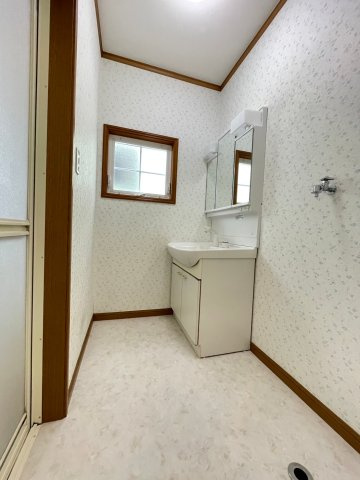 湘南山手テラスハウスⅡの洗面所|コンパクトで使いやすい洗面所