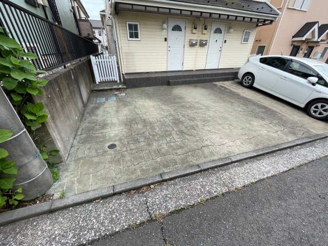 湘南山手テラスハウスⅡの駐車場|カースペースがあります
