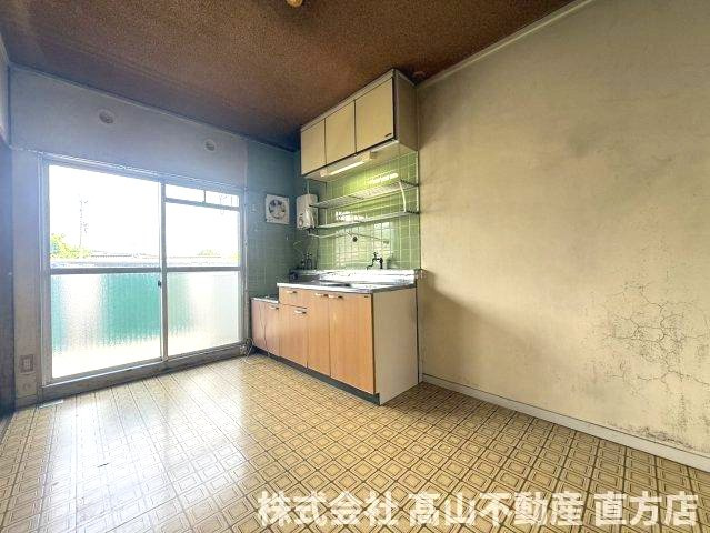 直方市大字頓野の賃貸マンションの居間・リビング
