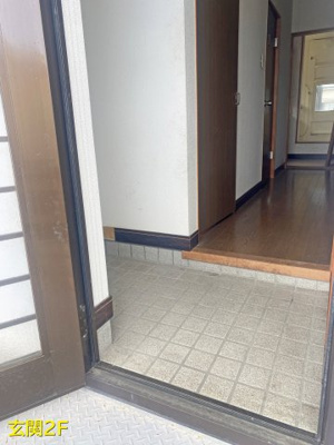 【玄関】 | 鈴鹿市東旭が丘４丁目 | ２階玄関