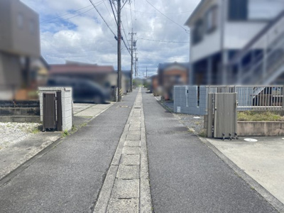 【前面道路含む現地写真】 | 鈴鹿市東旭が丘４丁目 | 前面道路