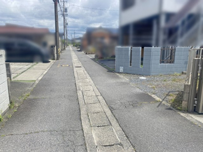 【前面道路含む現地写真】 | 鈴鹿市東旭が丘４丁目 | 前面道路
