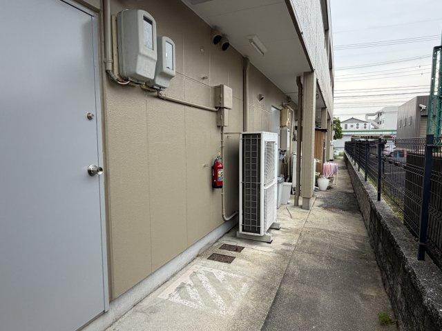 姥子山店舗(共用P複数あり)の外観