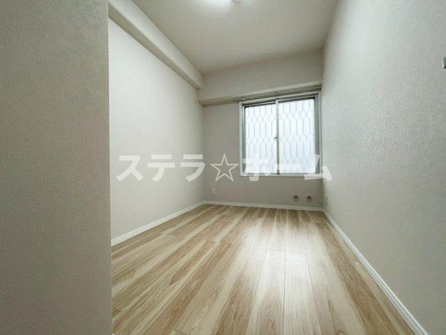 摂津スカイハイツの洋室|落ち着いた色調の洋室です