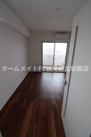 大阪市鶴見区放出東３丁目の賃貸マンションの洋室