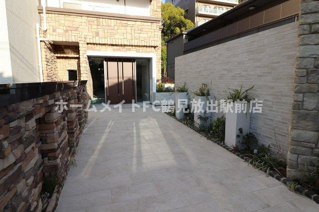 大阪市鶴見区放出東３丁目の賃貸マンションのエントランス
