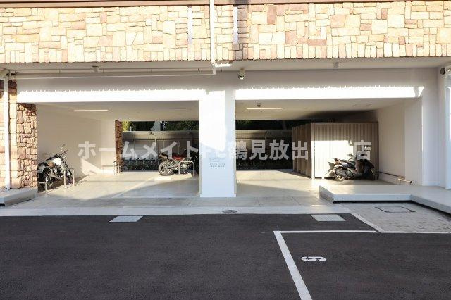 大阪市鶴見区放出東３丁目の賃貸マンションの駐車場