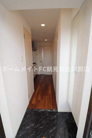 大阪市鶴見区放出東３丁目の賃貸マンションの玄関