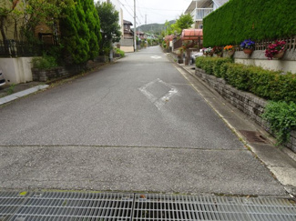【前面道路含む現地写真】 | 川西市けやき坂１丁目10の1　中古ー戸建て
