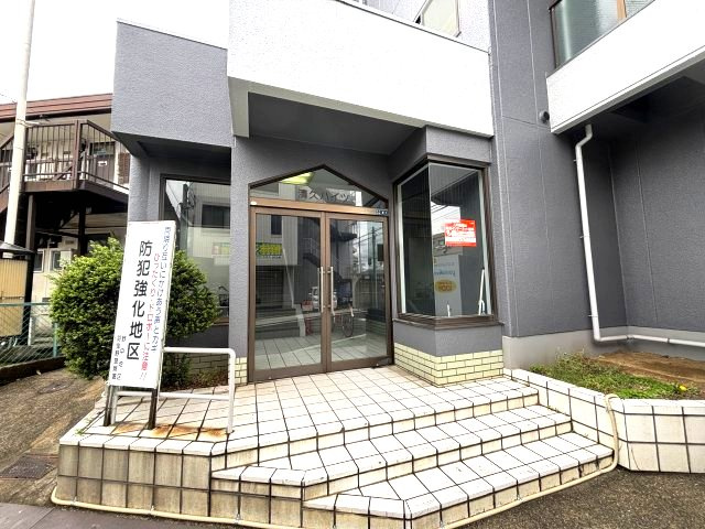 清久ハイツのエントランス