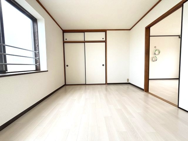 清久ハイツの洋室