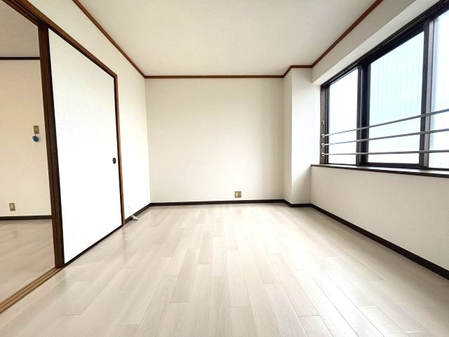 清久ハイツの洋室