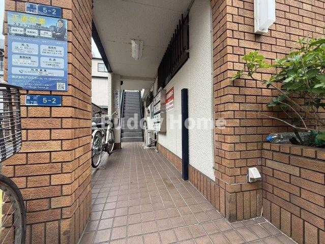 山野マンションのエントランス