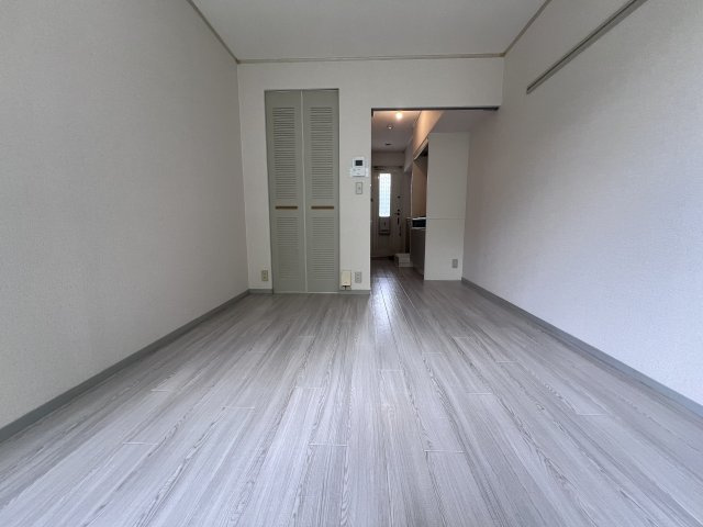 ジュネス青山の居間・リビング