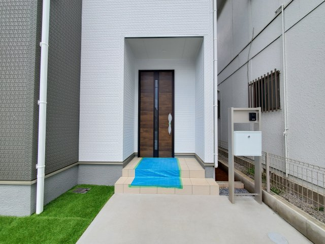 八潮市　八潮7丁目　新築戸建　全5棟の玄関|施工例です