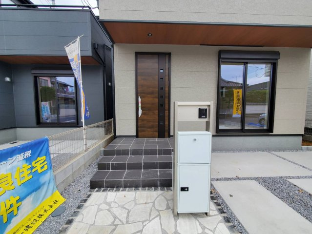 八潮市　八潮7丁目　新築戸建　全5棟の玄関|ゆったりとした玄関です