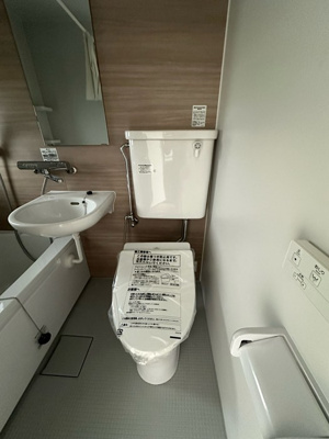 【トイレ】 | 益田ハイツ | トイレは温水洗浄便座付き♪バスルームにあるので水廻りのお掃除が一気にできちゃいますね☆