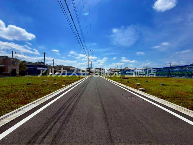 小平市鈴木町1丁目 西武新宿線 花小金井駅 新築戸建ての前面道路含む現地写真