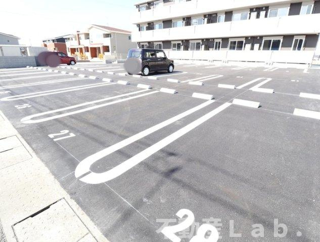 ウェスタ古閑中の駐車場
