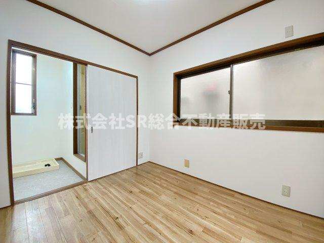 三ノ瀬3丁目中古テラスハウスの洋室|使い勝手のいい洋室です