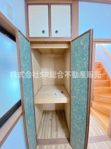三ノ瀬3丁目中古テラスハウスの収納|こまごまとしたものを収納できそうですね