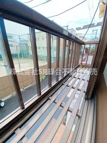三ノ瀬3丁目中古テラスハウスのバルコニー|植木鉢を置いたりできます！