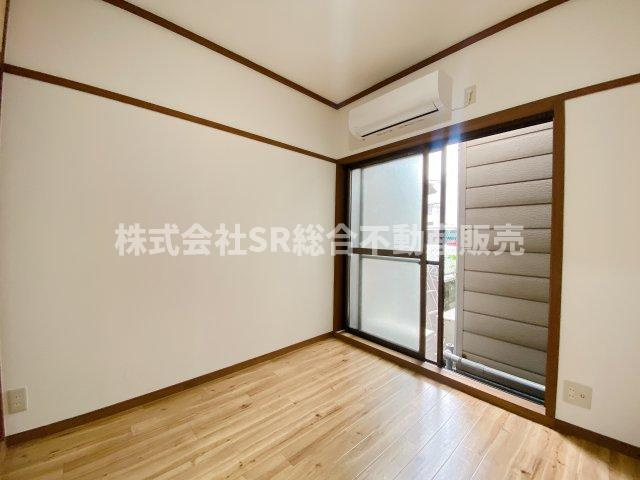 三ノ瀬3丁目中古テラスハウスの洋室|ゆったりした洋室です