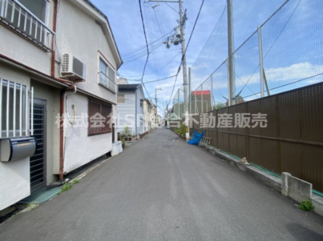 三ノ瀬3丁目中古テラスハウスの前面道路含む現地写真|前面道路含む現地写真です