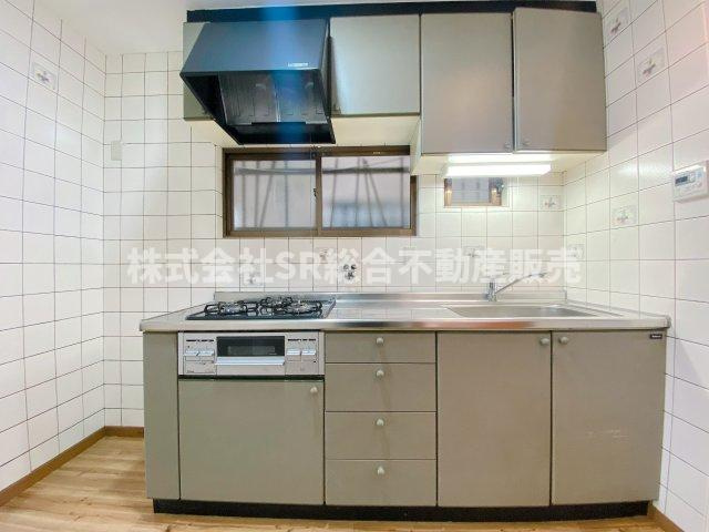三ノ瀬3丁目中古テラスハウスのキッチン|お料理しやすいシステムキッチンです♪
