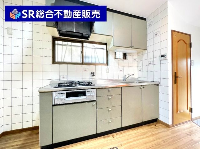 三ノ瀬3丁目中古テラスハウスのキッチン|お料理しやすいシステムキッチンです♪