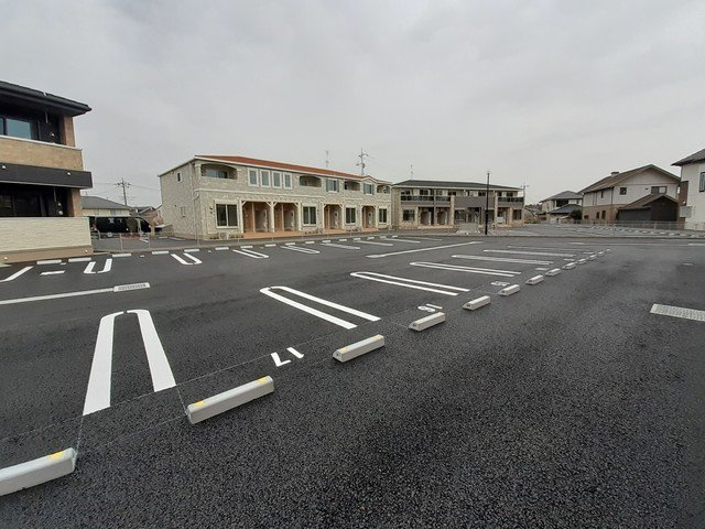 アール　ホームズⅡの駐車場