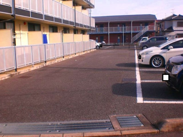 レオパレスルーチェ４の駐車場