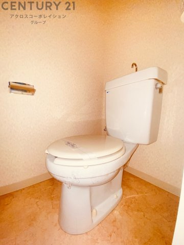 温水洗浄便座付きのトイレです♪