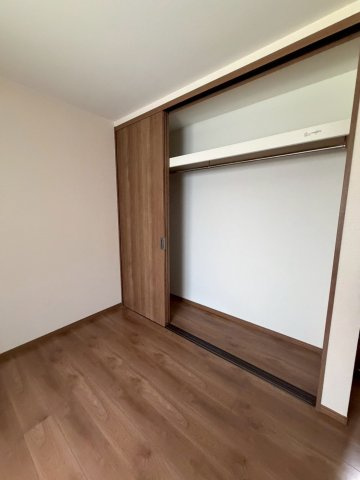 旭区今市１丁目中古戸建の収納|1階洋室（約7.1帖）