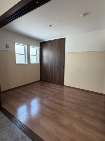 旭区今市１丁目中古戸建の洋室|3階洋室（約5.8帖）：ダイニングキッチンに隣接した洋室です。