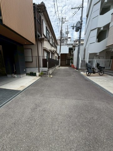 旭区今市１丁目中古戸建の前面道路含む現地写真