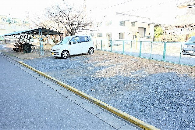 ビレッジハウス郷地9号棟の駐車場